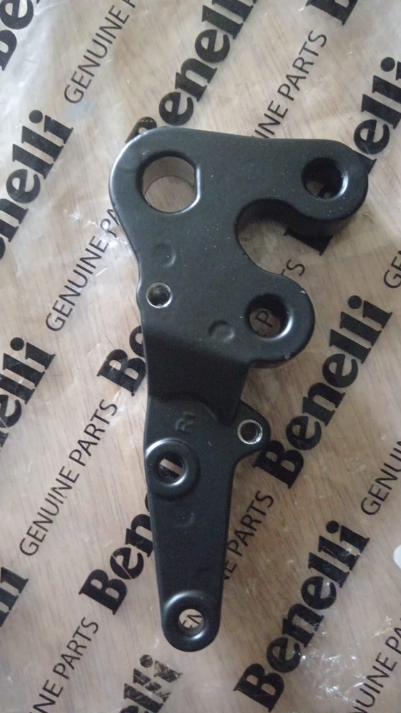 Base del posa pie derecho Benelli 180S